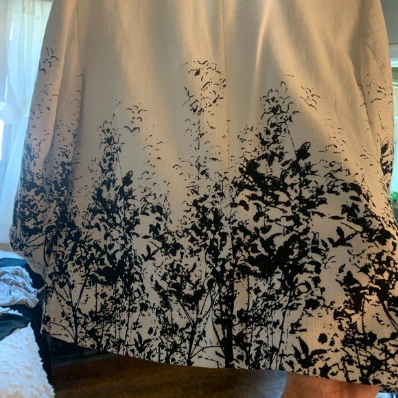 3/4 sleeve tailored black and white blazer - Picture 3 of 4